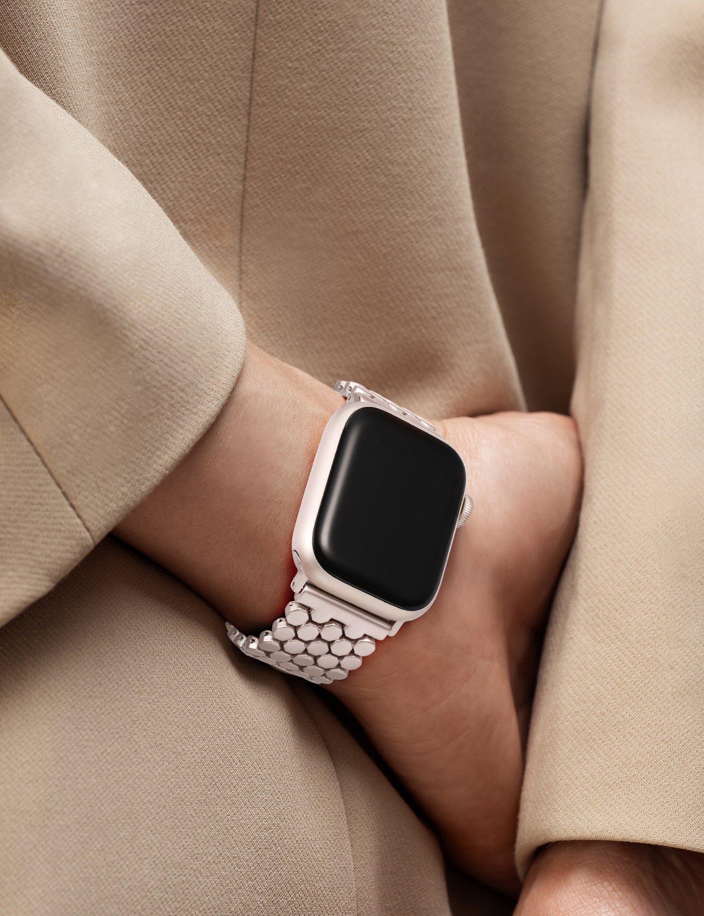 Minyee Compatible with Apple Watch Band 41/40/38/44/45/46/49/42mm Women, Dressy Honeycomb Metal Pretty Strap Designer Gold Silver Link Bracelet Wristband for iWatch Series 10 9 8 7 6 5 4 3 Ultra SE